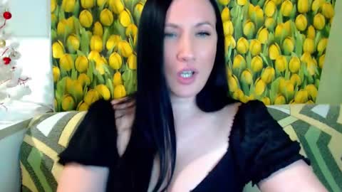 Snapshot of goldmoonn chatting on December 9, 6:35 pm goldmoonn online show from December 9, 6:35 pm