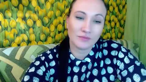 Snapshot of goldmoonn chatting on February 18, 10:03 pm goldmoonn online show from February 18, 10:03 pm