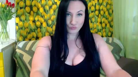 Snapshot of goldmoonn chatting on March 8, 1:57 pm goldmoonn online show from March 8, 1:57 pm