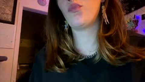 Snapshot of goldstarprincessxxx chatting on November 17, 1:55 am Goldstar and Princess online show from November 17, 1:55 am