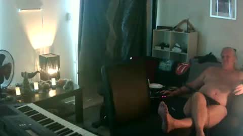 goldyguy011 online show from December 1, 3:00 am