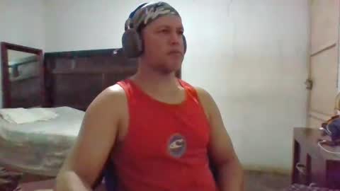 Snapshot of golons17 chatting on January 11, 5:45 am golons17 online show from January 11, 5:45 am