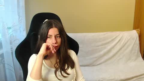 Snapshot of good__night chatting on June 5, 4:35 pm Elizabeth Effie online show from June 5, 4:35 pm
