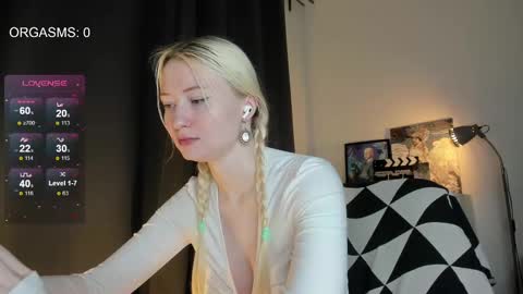 Snapshot of goodg_oddamn chatting on February 10, 9:47 pm SOPHIE online show from February 10, 9:47 pm
