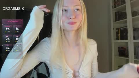 Snapshot of goodg_oddamn chatting on November 28, 8:33 pm SOPHIE online show from November 28, 8:33 pm