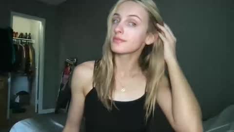 goodgirlliv online show from September 22, 11:40 pm