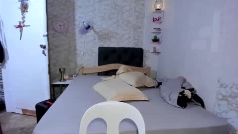 geneviev online show from February 1, 9:13 pm