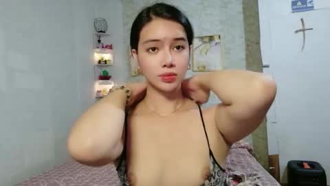 geneviev online show from April 15, 7:43 pm