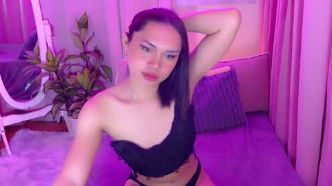 Snapshot of gorgeous_anora chatting on March 11, 4:32 am Anora online show from March 11, 4:32 am