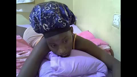 Snapshot of gorgeous_maya1 chatting on April 9, 6:19 am gorgeous_maya1 online show from April 9, 6:19 am