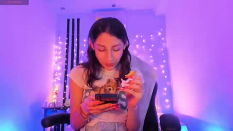 i am Jessi  I love animals and drawing I hope to get along with everyone. XOXO online show from February 13, 6:59 pm