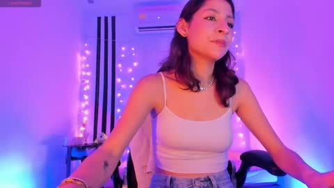 Snapshot of gorgeous_t chatting on February 26, 7:35 pm i am Jessi I love animals and drawing I hope to get along with everyone. XOXO online show from February 26, 7:35 pm