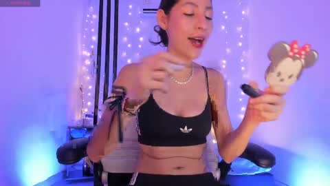 i am Jessi  I love animals and drawing I hope to get along with everyone. XOXO online show from April 10, 7:18 pm