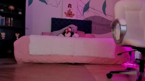 Alice online show from February 10, 7:51 pm