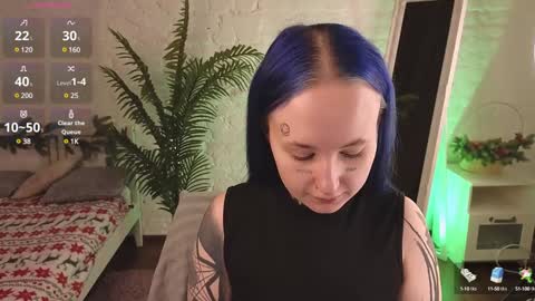 Snapshot of goth_babydoll chatting on January 2, 1:19 pm Benny online show from January 2, 1:19 pm