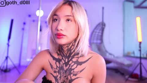 sophie  Special celebration a the beach 300k followers 3011 and 0112   online show from January 25, 7:49 pm