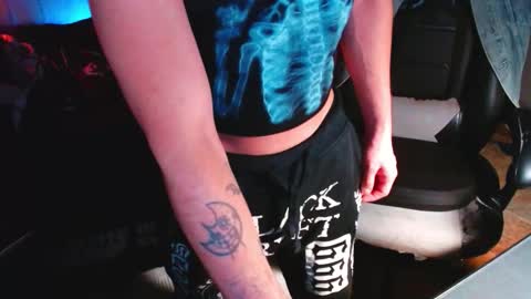 Snapshot of gothbro chatting on November 28, 11:02 am Kris online show from November 28, 11:02 am