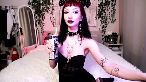 Snapshot of gothdesss chatting on February 6, 4:10 am    online show from February 6, 4:10 am