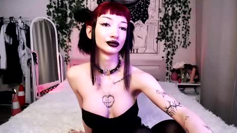 Snapshot of gothdesss chatting on February 9, 4:36 am    online show from February 9, 4:36 am