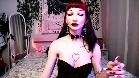 Snapshot of gothdesss chatting on February 26, 2:15 am    online show from February 26, 2:15 am