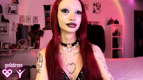Snapshot of gothdesss chatting on October 27, 2:26 am    online show from October 27, 2:26 am