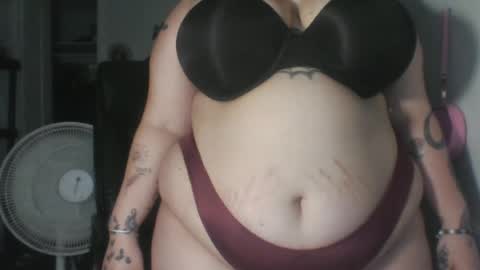 Snapshot of gothshawty101 chatting on July 2, 2:56 pm Lady Venus online show from July 2, 2:56 pm