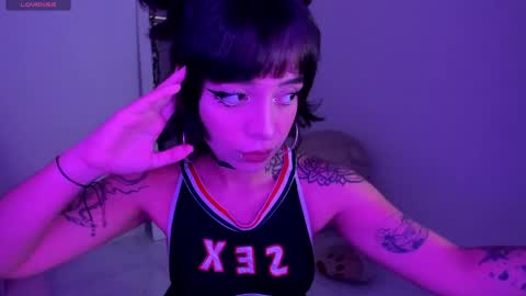 Violet online show from May 20, 5:08 pm
