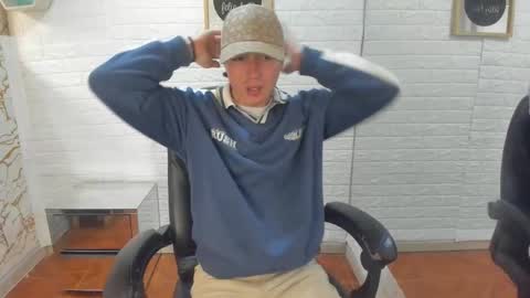 Snapshot of gotyck_boy chatting on December 17, 8:26 pm Zack online show from December 17, 8:26 pm