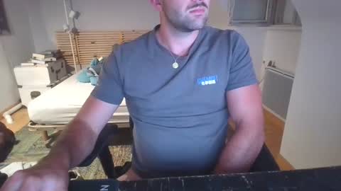 goura2000 online show from August 1, 8:30 pm