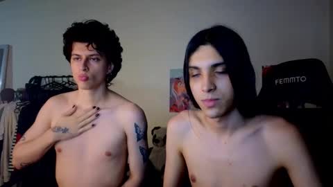 Snapshot of gowther__ chatting on October 25, 10:37 pm angelito tu novio online show from October 25, 10:37 pm