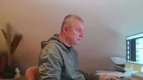 grau197077 online show from February 5, 10:20 am