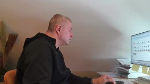 grau197077 online show from February 16, 9:38 am