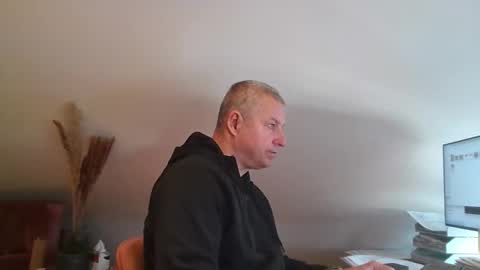 grau197077 online show from March 12, 10:43 am