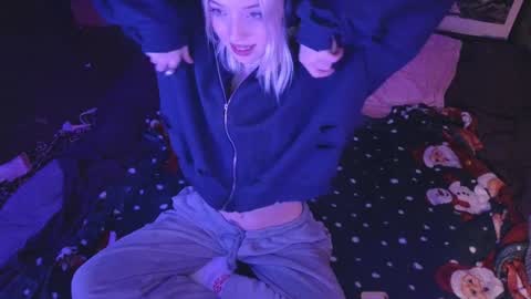 Snapshot of graylovescookies chatting on December 27, 9:00 pm graylovescookies online show from December 27, 9:00 pm