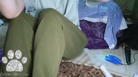 Snapshot of graylovescookies chatting on November 1, 11:12 am graylovescookies online show from November 1, 11:12 am