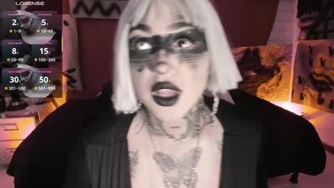   online show from October 31, 6:20 pm