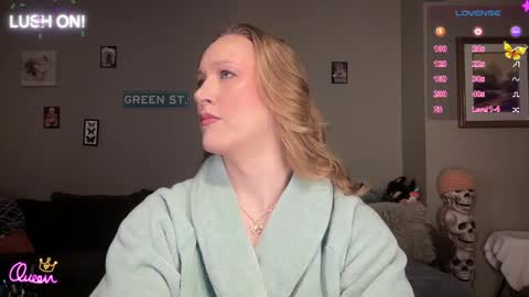 SexQueen Nikki online show from April 4, 3:05 am