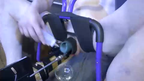 Snapshot of gregbball1 chatting on October 16, 1:50 am electrogee1 online show from October 16, 1:50 am