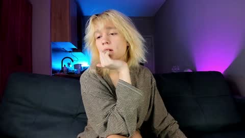 Greg-independent model online show from December 7, 7:10 pm