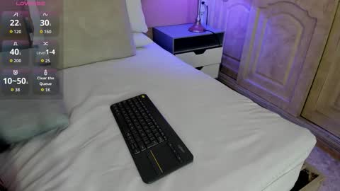 greidy_baker online show from October 24, 3:36 am