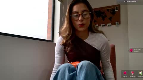 Snapshot of greta_miss chatting on December 22, 8:39 pm Emmy online show from December 22, 8:39 pm