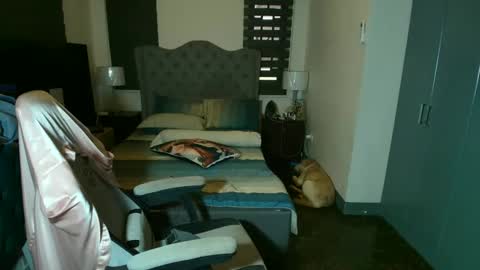 Snapshot of greta_v chatting on October 5, 2:21 am greta_v online show from October 5, 2:21 am