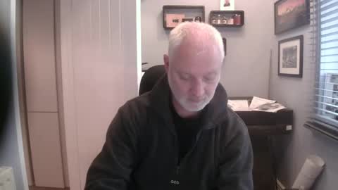 Snapshot of greyfox_6000 chatting on February 26, 10:15 am greyfox_6000 online show from February 26, 10:15 am