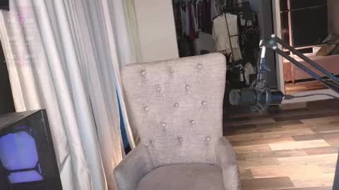 Greyslopez online show from October 24, 8:38 pm