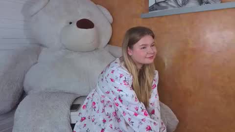 Snapshot of griselharsch chatting on November 17, 7:14 am Cidny online show from November 17, 7:14 am