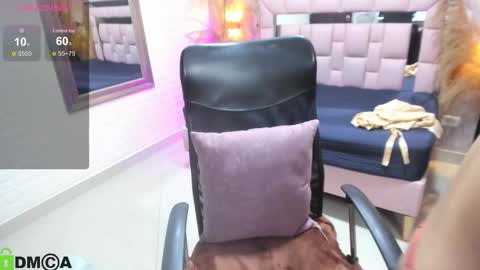    online show from December 4, 7:55 pm