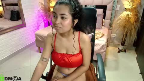 Snapshot of griselle_rousse chatting on January 18, 8:01 pm online show from January 18, 8:01 pm