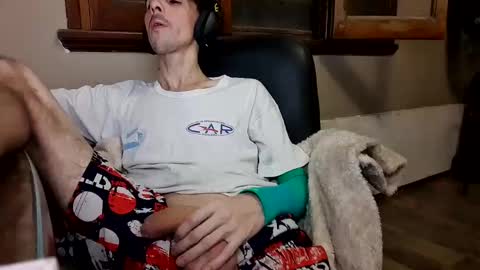 Snapshot of grod6999 chatting on February 7, 1:36 am grod6999 online show from February 7, 1:36 am