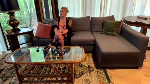 Snapshot of grownuptalk chatting on June 9, 3:45 pm Grown Up Talk online show from June 9, 3:45 pm