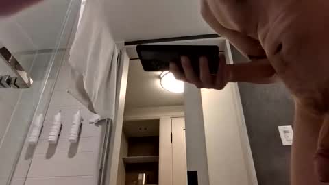 Snapshot of gruvlis chatting on January 4, 12:05 am gruvlis online show from January 4, 12:05 am